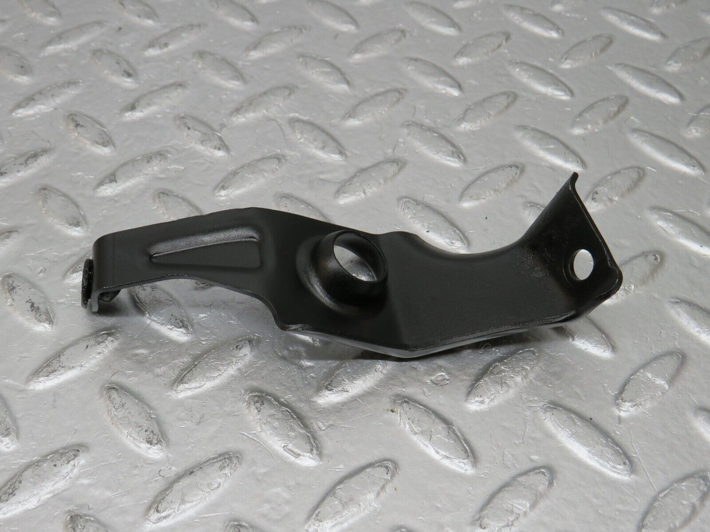 34589 Mercedes-Benz C126 380SEC Coupe Starter Motor Wire Bracket