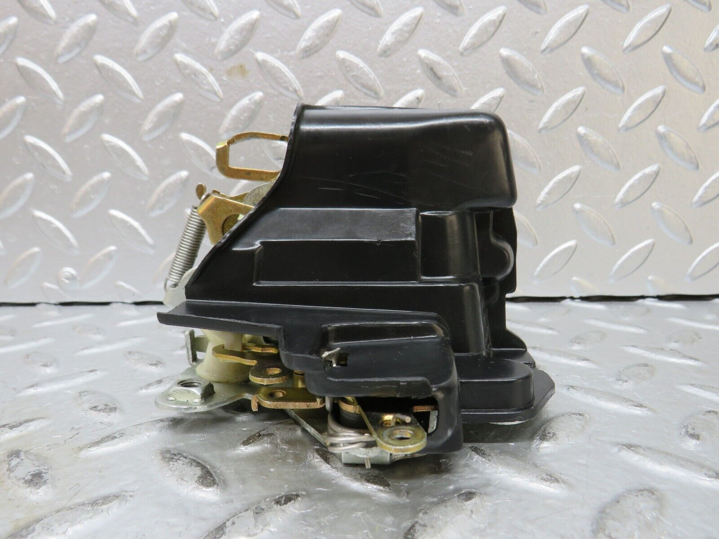27402 Mercedes-Benz W123 280E Front Right Door Lock Mechanism 1237230208