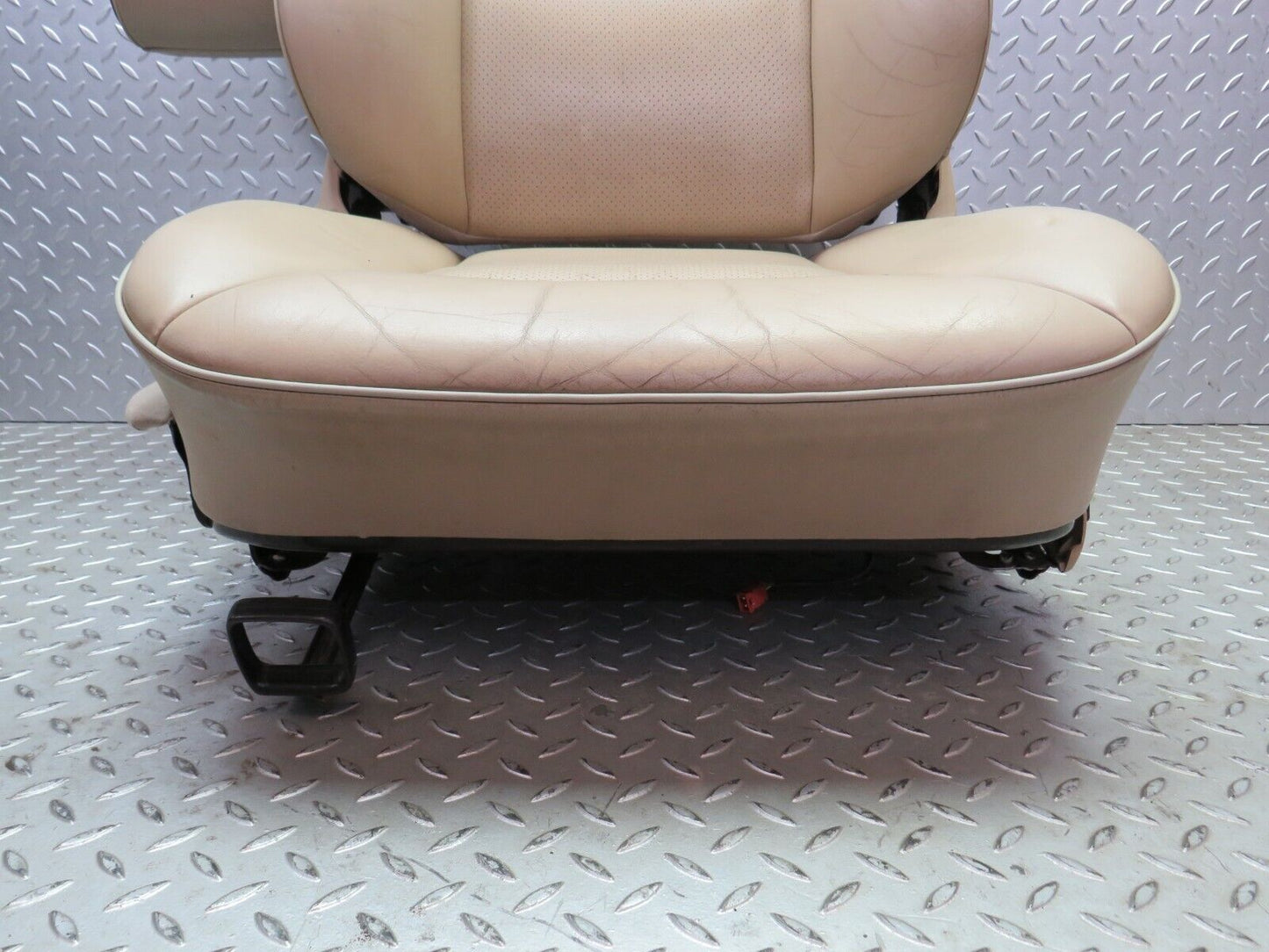 27712 Mercedes-Benz S124 300TE Wagon Front Left Passenger Seat Beige Leather