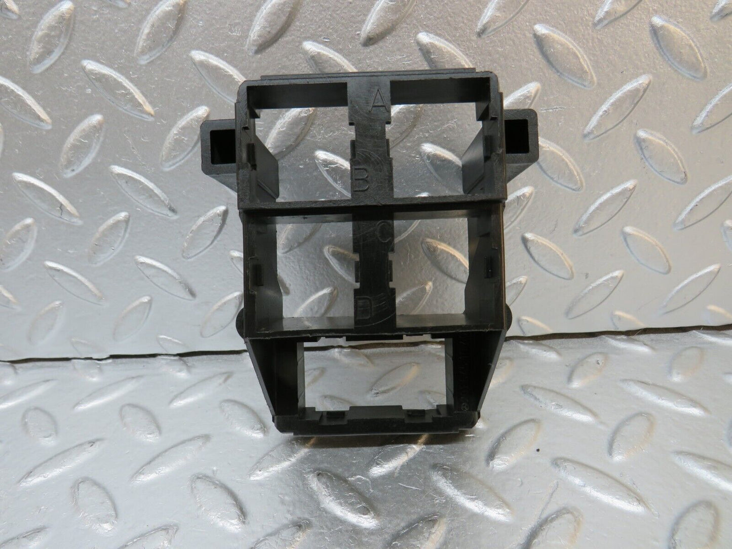 30641 Mercedes-Benz W201 190E 2.0L Relay Box Cover 2015450103 2015451040