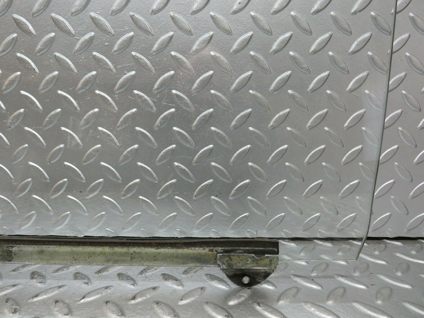 23652 Mercedes-Benz W114 280E Front Left Door Window Glass