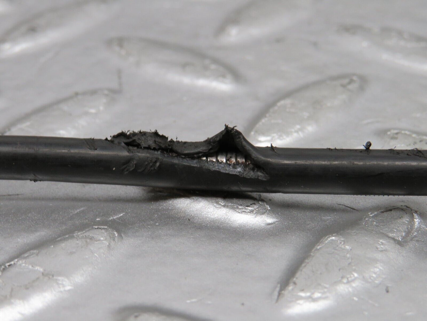33511 Mercedes-Benz W202 C180 Bonnet Release Cable 2028800159