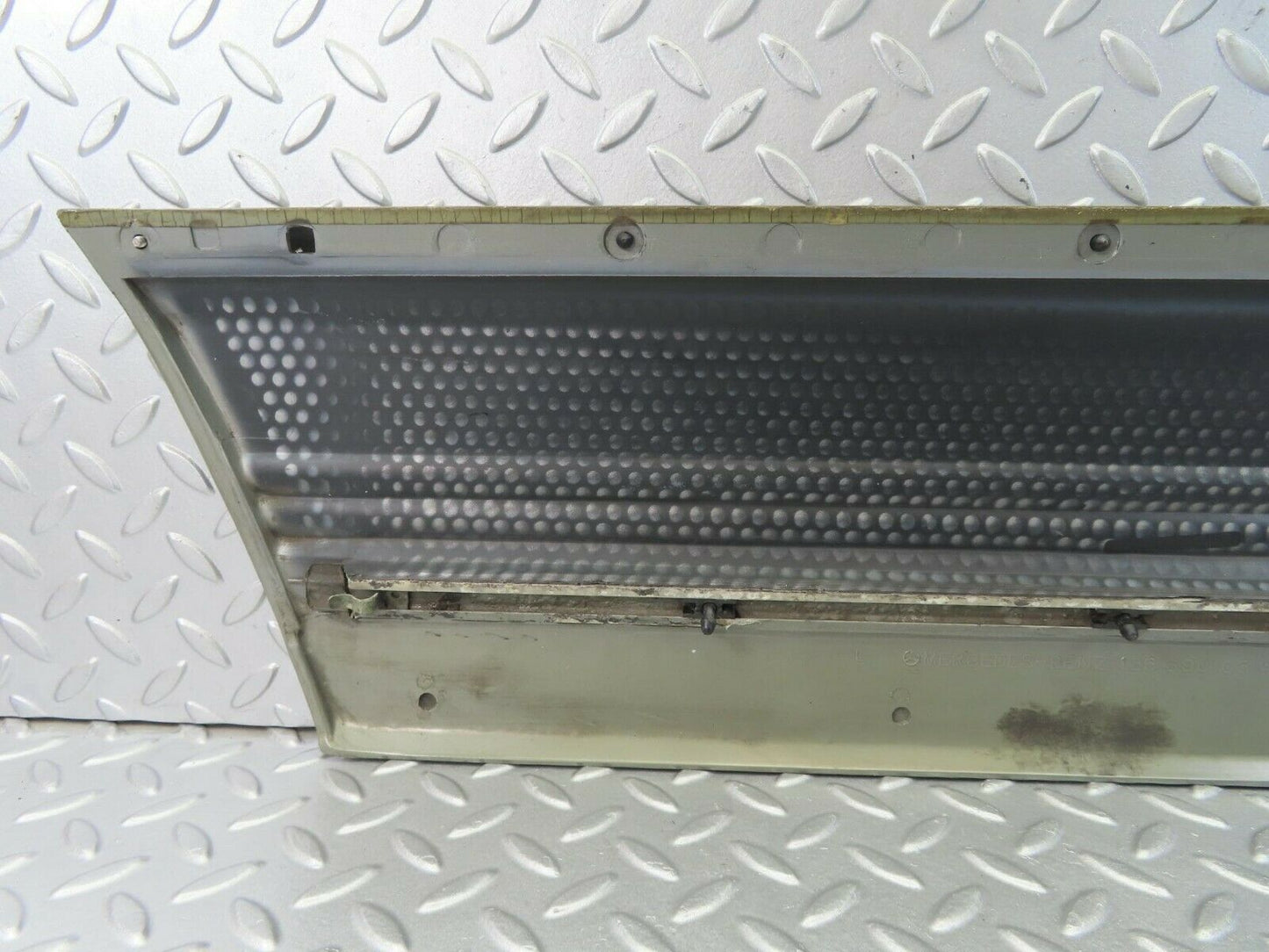 8875 Mercedes-Benz W126 Rear Left Door Moulding 1266900540