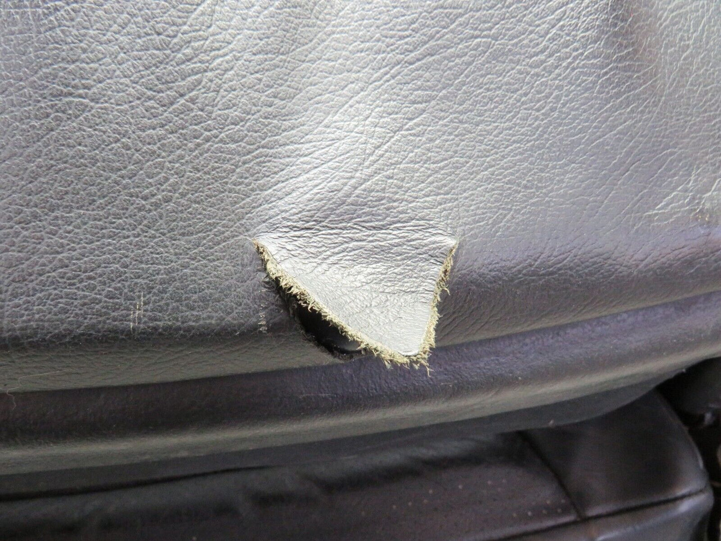 37883 Mercedes-Benz A124 320E Cabriolet Front Right Electric & Heated Seat Leather Black