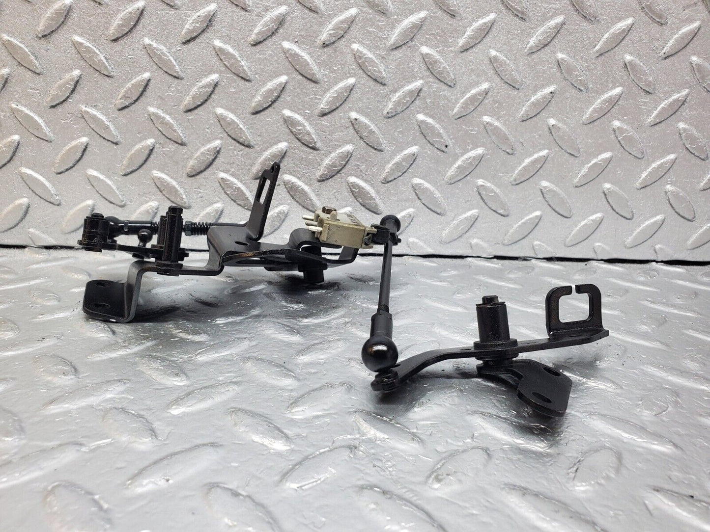 45210 Mercedes-Benz R129 300SL Coupe Throttle Linkage 0025456814