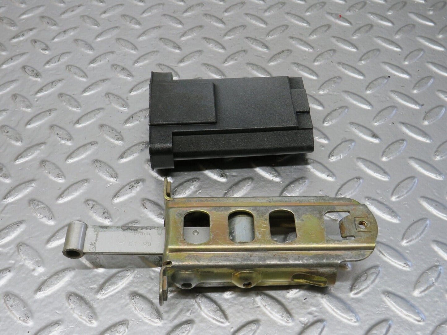 24751 Mercedes-Benz W140 S320 Rear Door Safety Check Strap