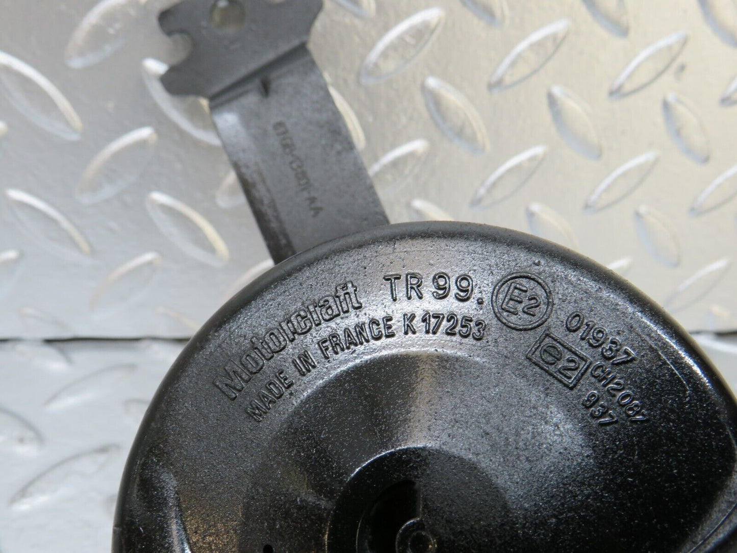 25287 Mercedes-Benz W201 190D Horn