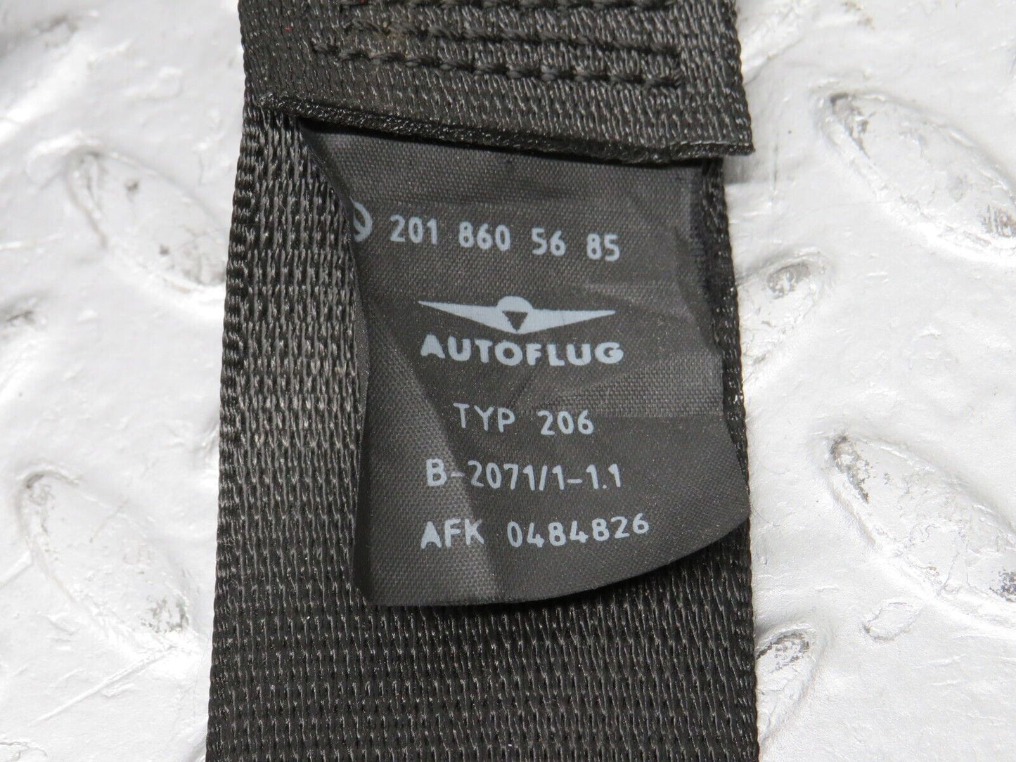 39057 Mercedes-Benz W201 190E 2.6L Rear Seat Belt Set With Buckles L & R 2018604285 2018605685 2018606069