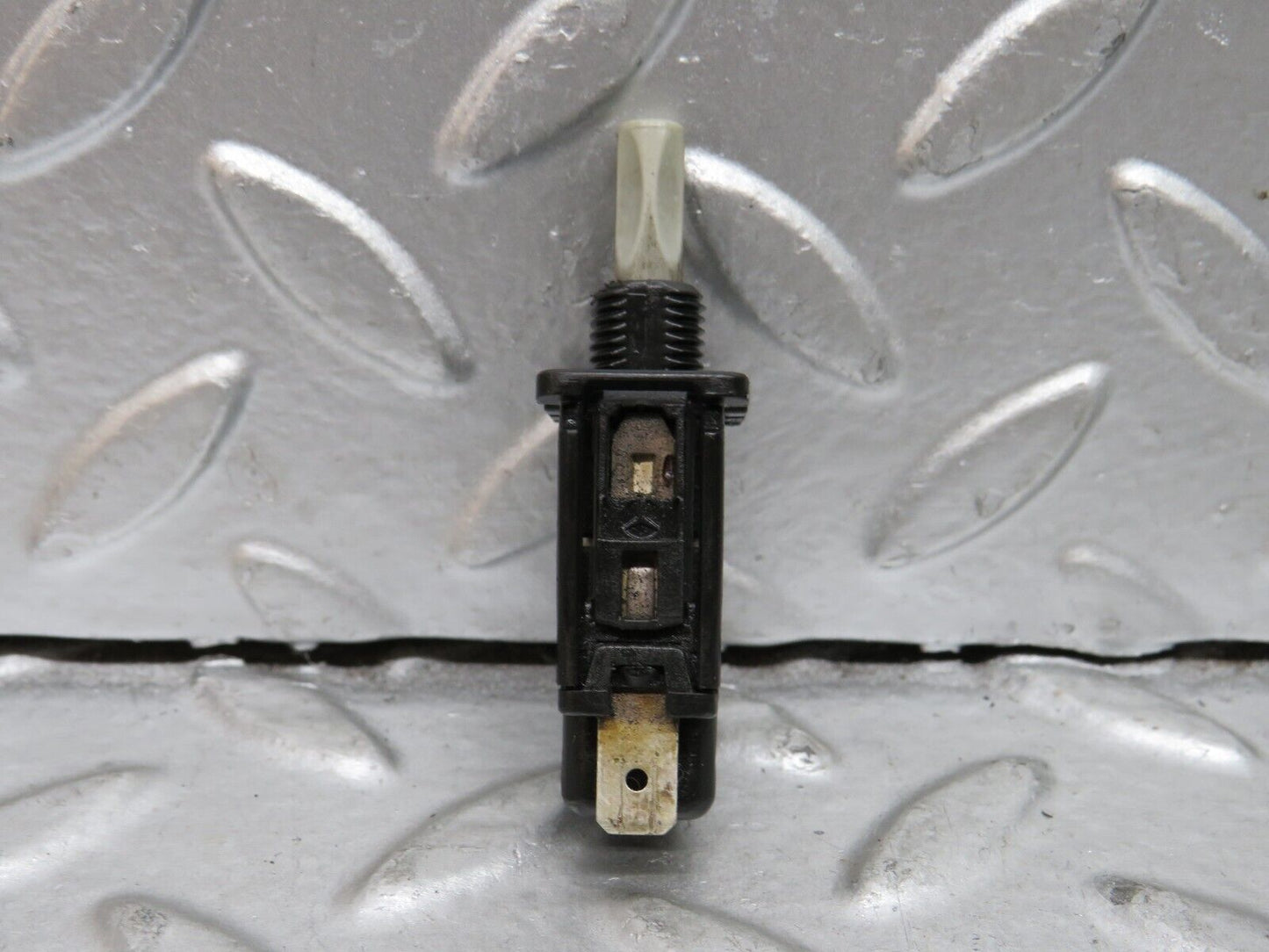 29168 Mercedes-Benz C124 320CE Door Contact Switch With Bracket 2018202110