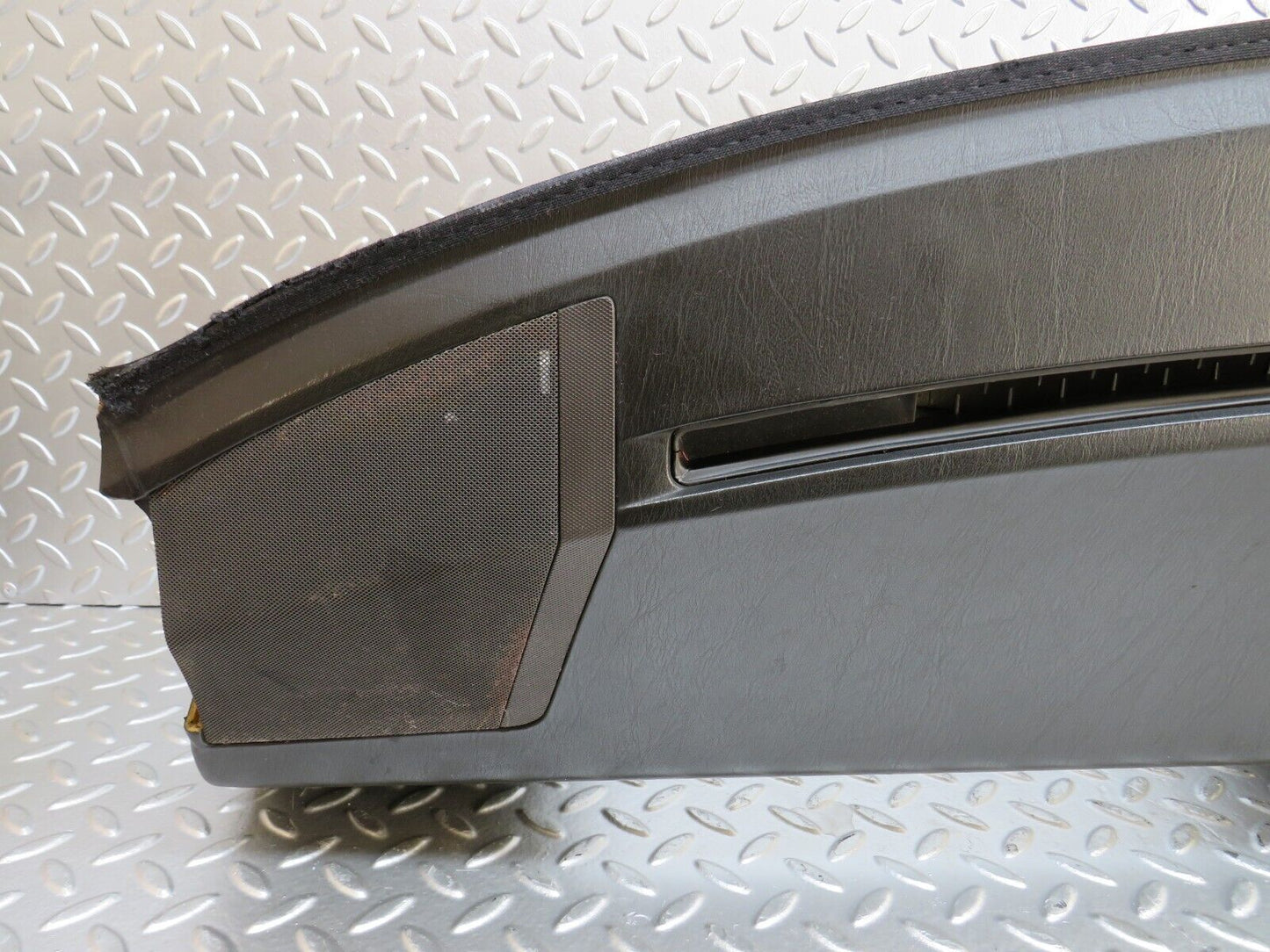 27709 Mercedes-Benz S124 300TE Wagon Dashboard Black