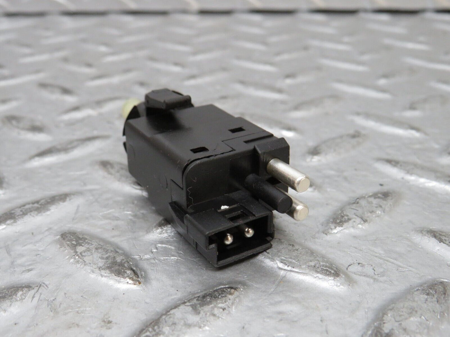 27698 Mercedes-Benz S124 300TE Wagon Brake Light Switch 0005457709