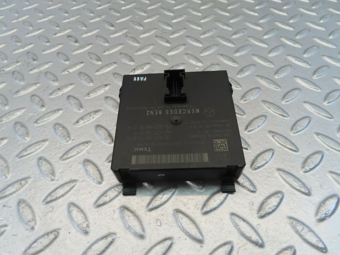 11126 Mercedes-Benz W221 S320 Central Gateway ECU 2215407045