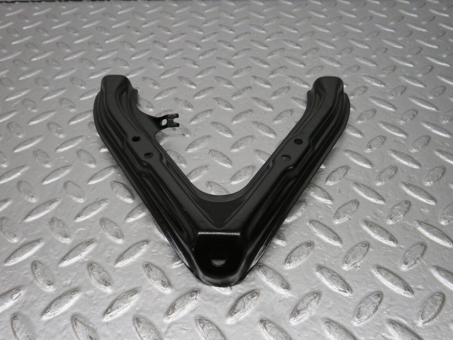 31693 Mercedes-Benz W201 190LE 1.8L Air Intake Manifold Bracket