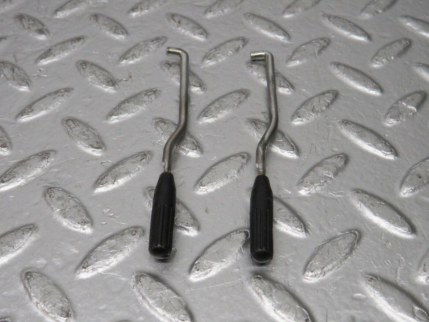 30877 Mercedes-Benz W201 190E 2.0L Front Door Lock Knob