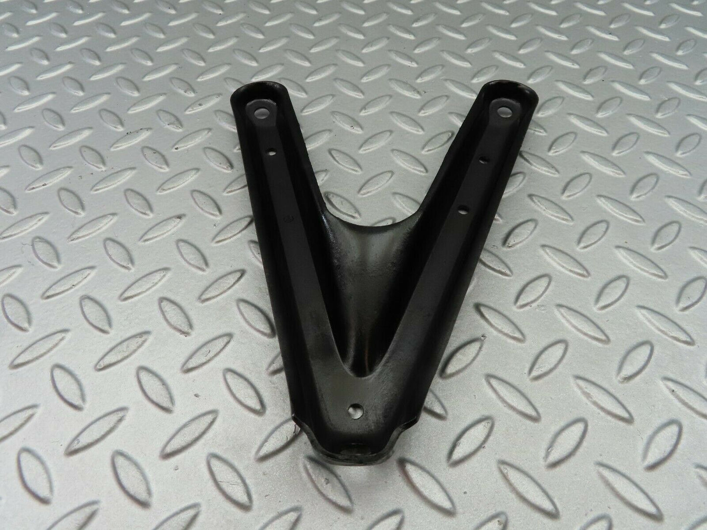 6819 Mercedes-Benz S124 E220 Wagon Air Intake Manifold Bracket