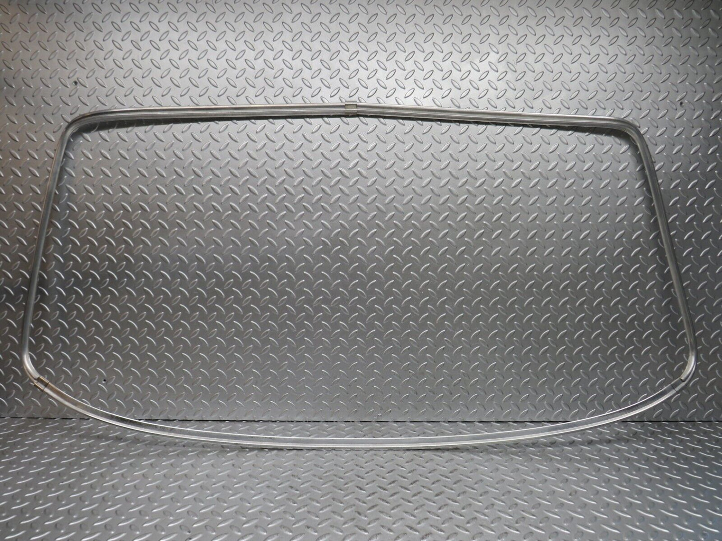 28614 Mercedes-Benz W123 280E Rear Windscreen Chrome Frame