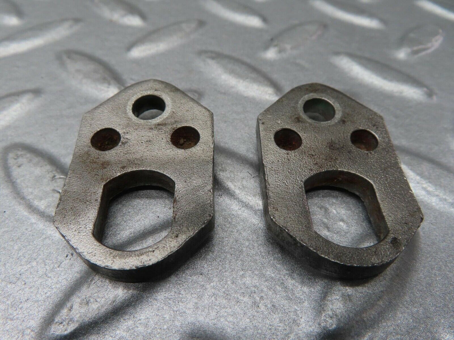 16744 Mercedes-Benz C107 380SLC Fuel Injector Bracket Pair