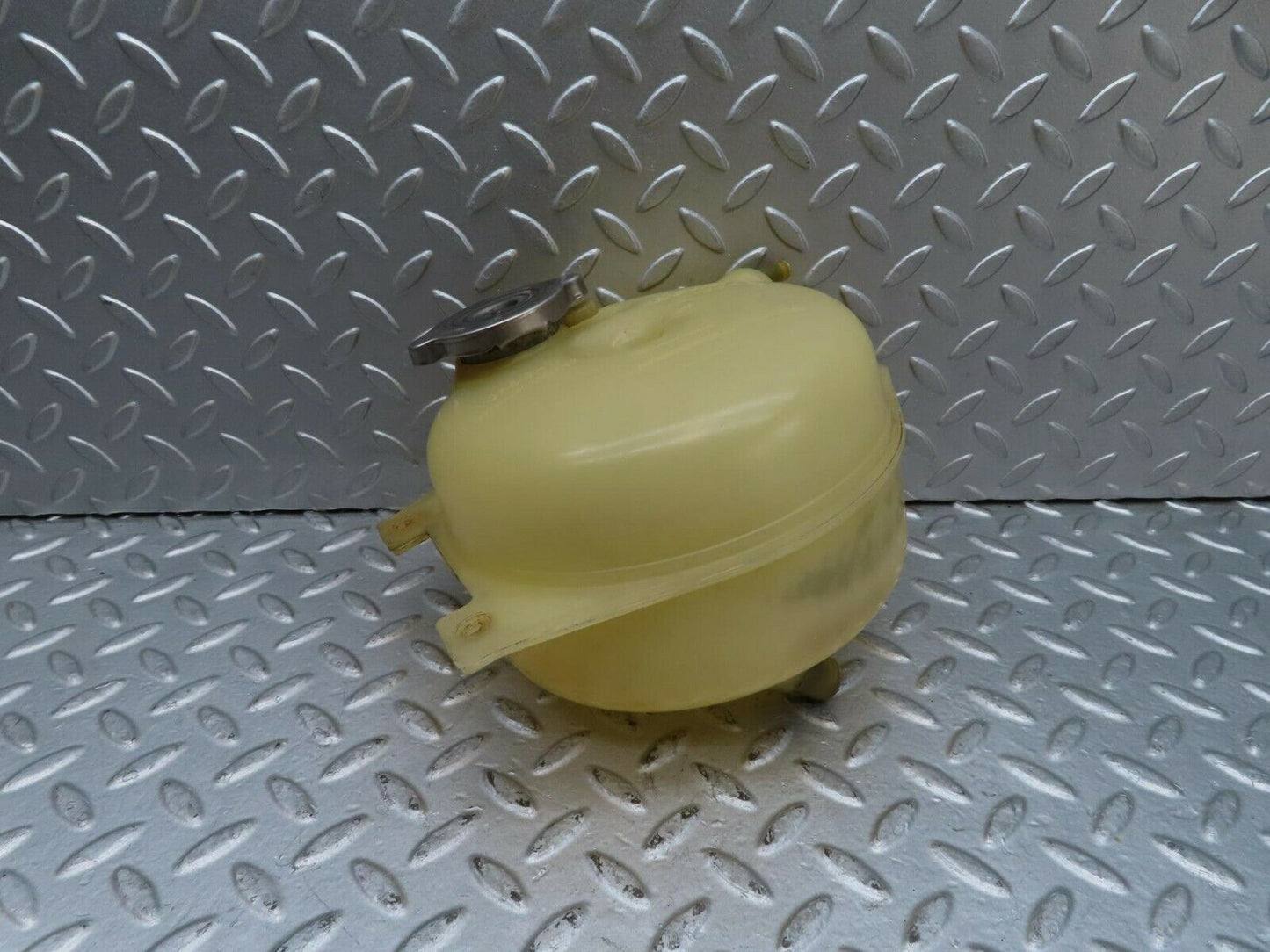 16582 Mercedes-Benz C107 380SLC Coolant Tank Reservoir Behr 1075000149