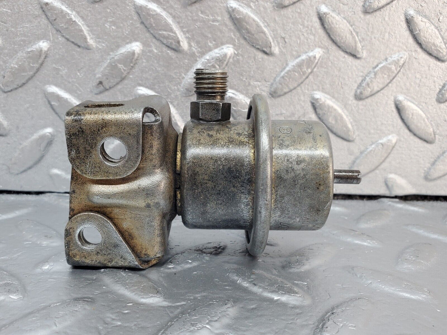 45409 Mercedes-Benz 280E M110.983 Fuel Pressure Regulator Bosch 0280161007