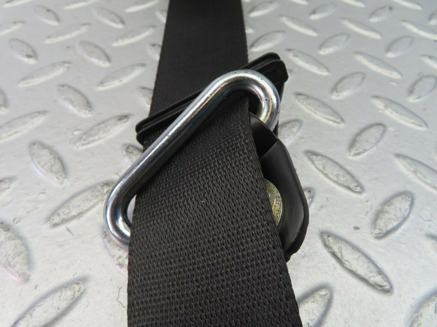 10386 Mercedes-Benz W201 190E Rear Seat Belt 1268601886