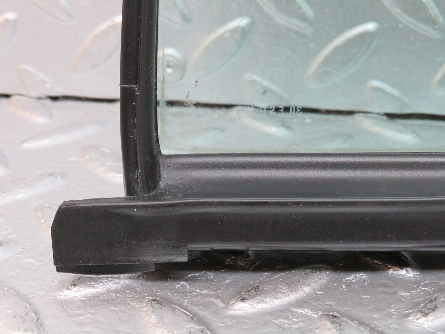 33827 Mercedes-Benz W201 190E Rear Right Quarter Window Glass 2017350624