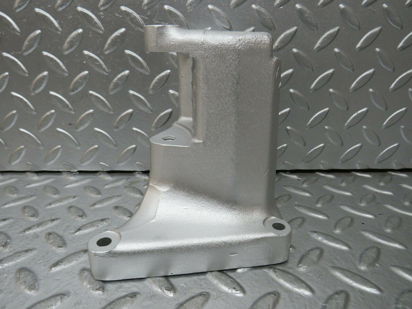 23887 Mercedes-Benz C107 450SLC Coupe Alternator Generator Bracket 1161551135