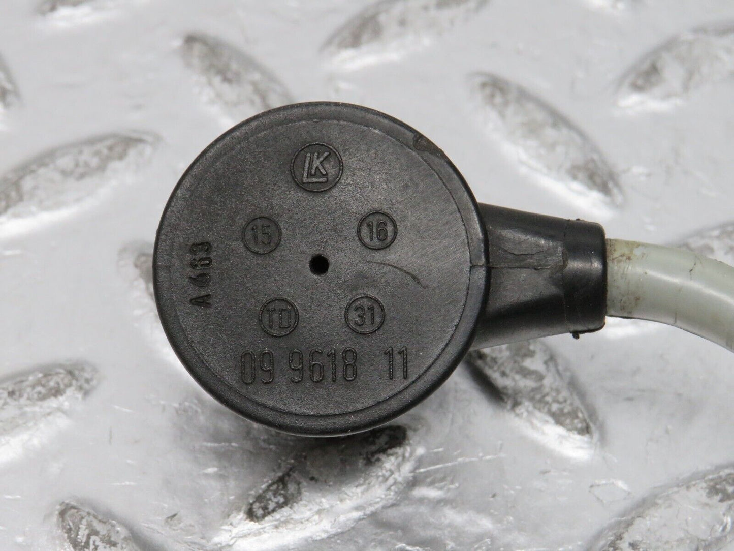 32127 Mercedes-Benz W123 230E Ignition Control Unit Cable 09961811