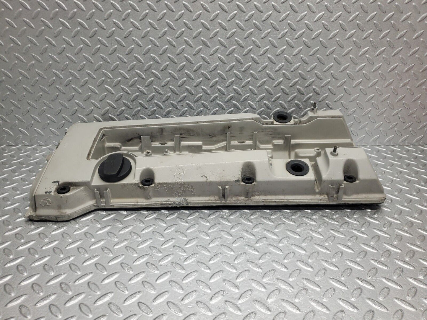 46232 Mercedes-Benz W124 280E Cylinder Head Valve Cover 1040160705