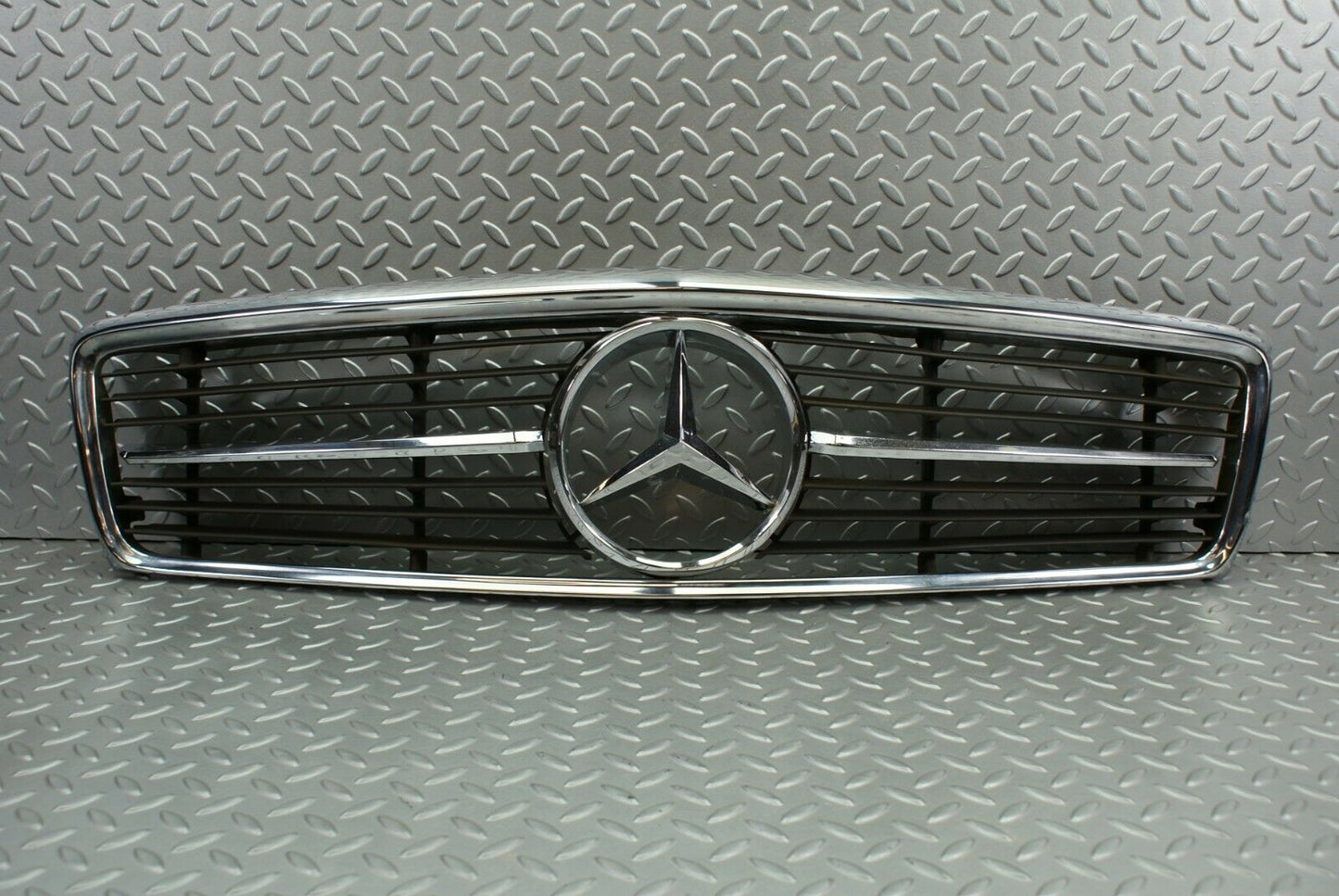 2711 Mercedes-Benz C107 350SLC Coupe Bonnet Grill Chrome