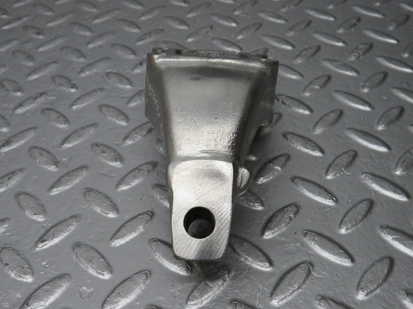 33061 Mercedes-Benz C107 R107 350 V8 Engine Mount Bracket Left 1162232204