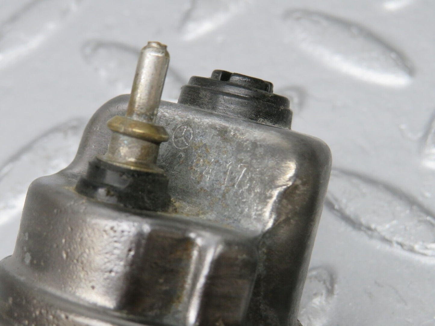 39152 Mercedes-Benz W201 190E Oil Pressure Sensor VDO