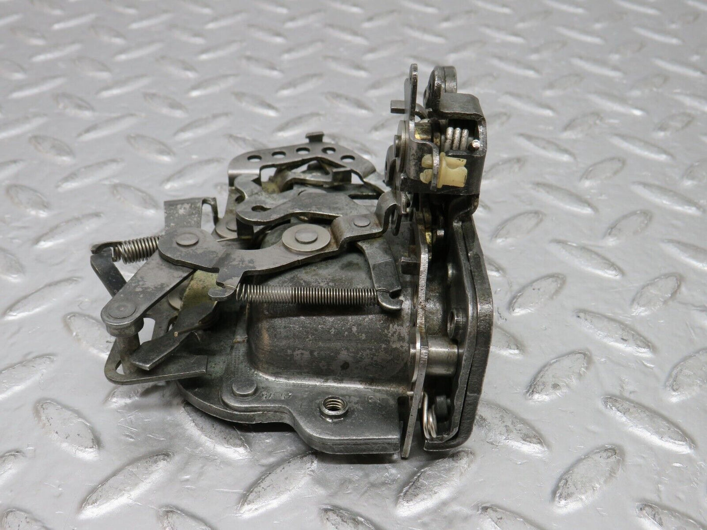 0794 Mercedes-Benz W116 350SE Door Lock Mechanism Left