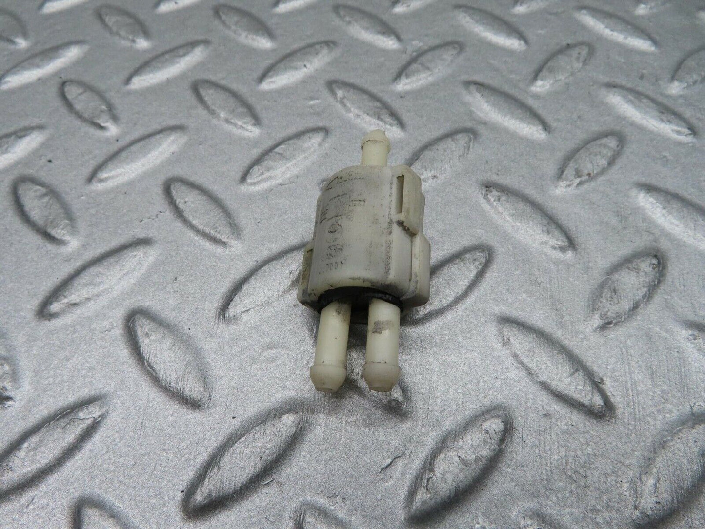 12005 Mercedes-Benz R129 300SL Coupe Windscreen Washer Fluid Distributor