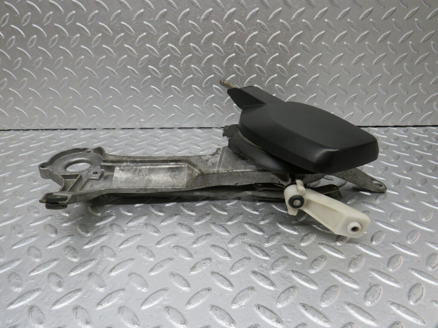 34836 Mercedes-Benz W210 320E Windscreen Wiper Mechanism Linkage 2108201642