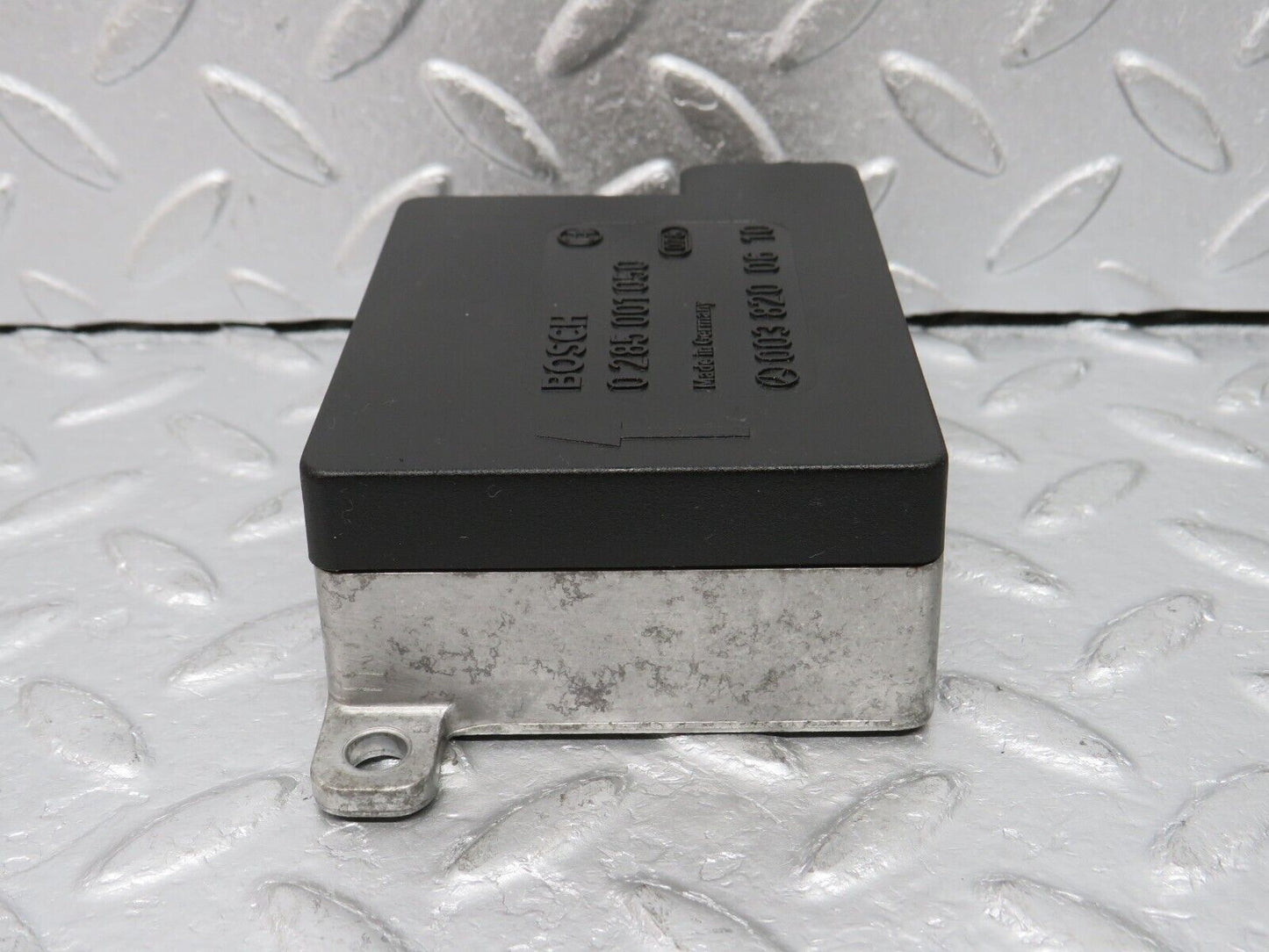 39100 Mercedes-Benz R107 500SL Crash Sensor Bosch 0038200610 0285001050