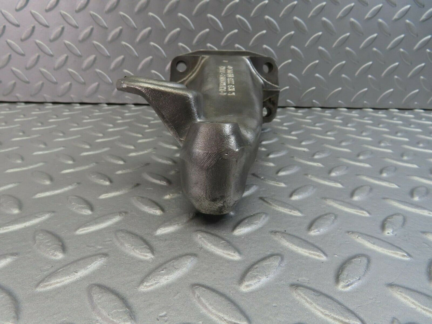 9811 Mercedes-Benz C123 280CE Coupe Engine Mount Bracket Right Side 1232230304