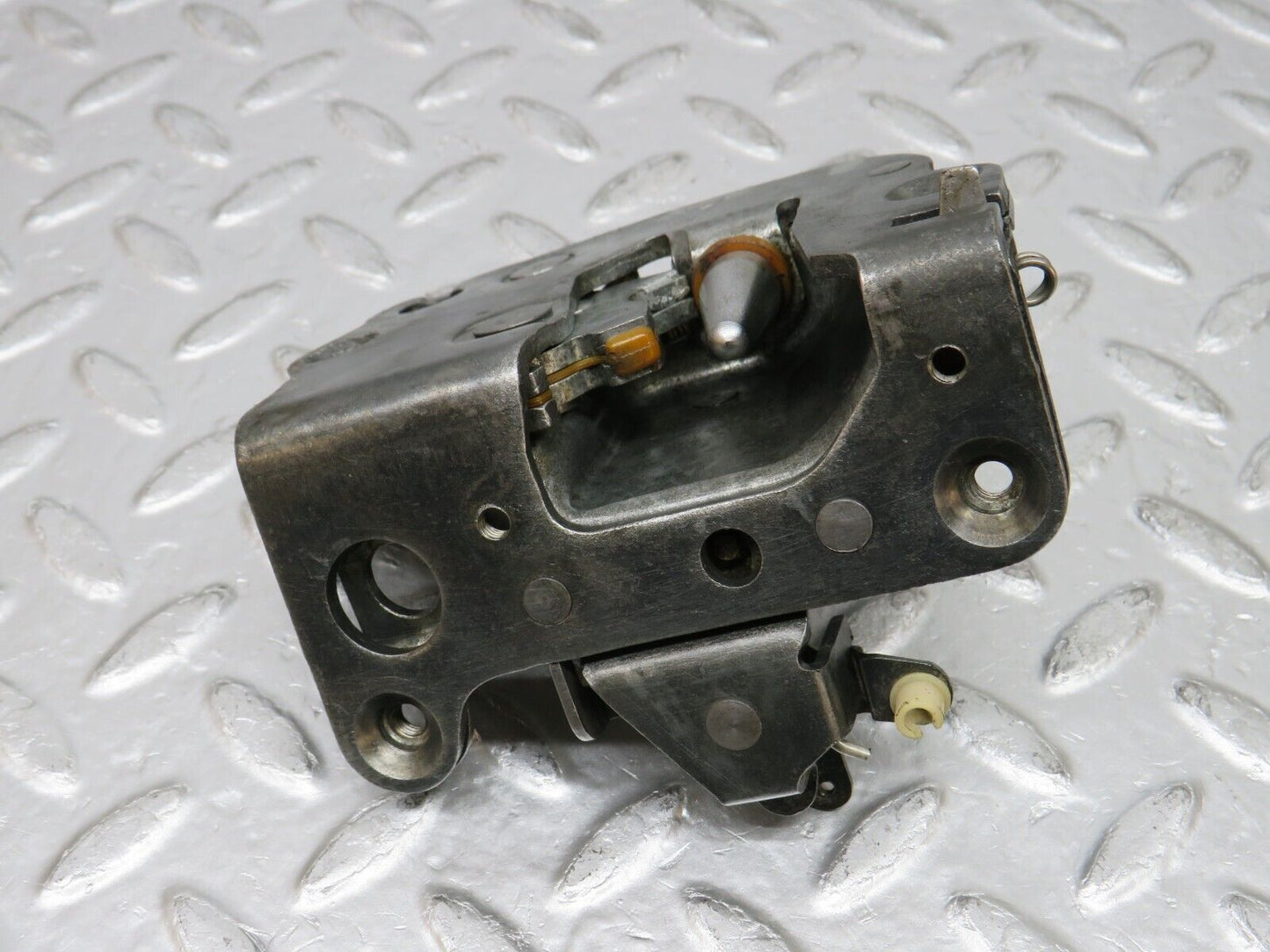 0794 Mercedes-Benz W116 350SE Door Lock Mechanism Left