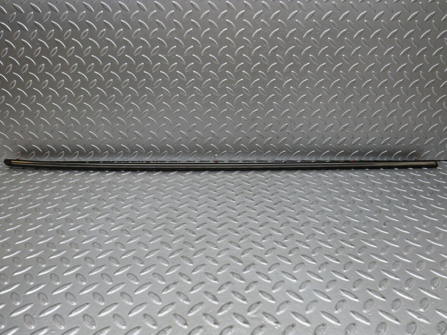 27960 Mercedes-Benz W123 280E Front Left Fender Wing Centre Moulding Trim