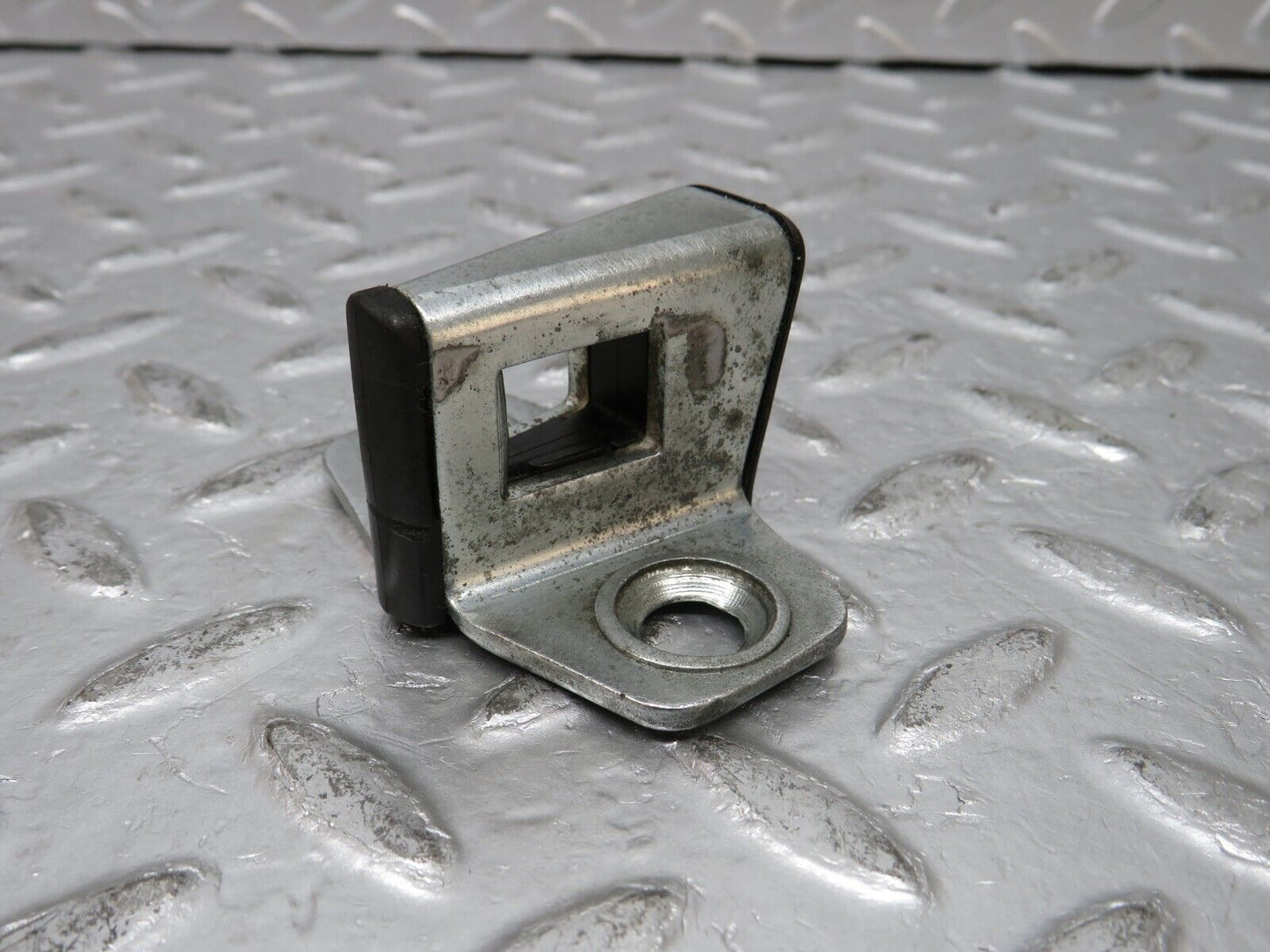 32376 Mercedes-Benz S124 300TE Wagon Door Lock Latch