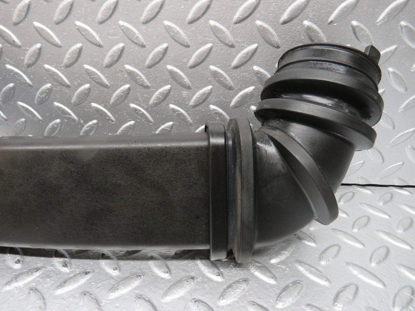 31200 Mercedes-Benz S124 220TE Wagon Air Intake Pipe 1141400012 1110940091