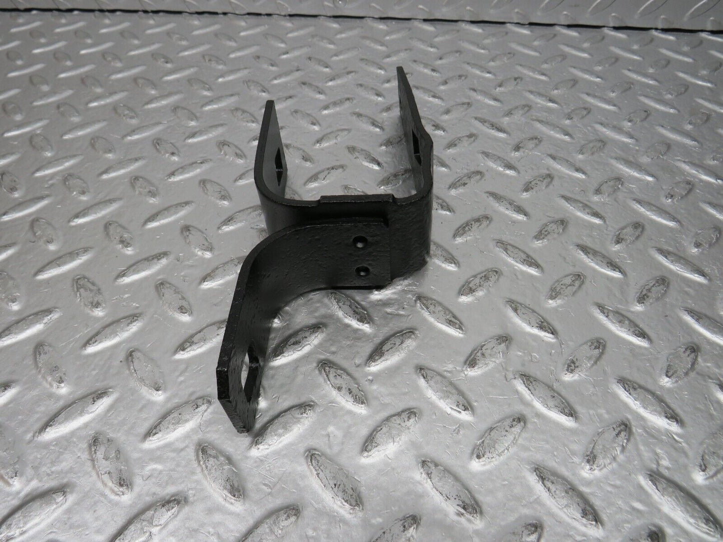 31547 Mercedes-Benz W123 200D Rear Bumper Bracket Pair