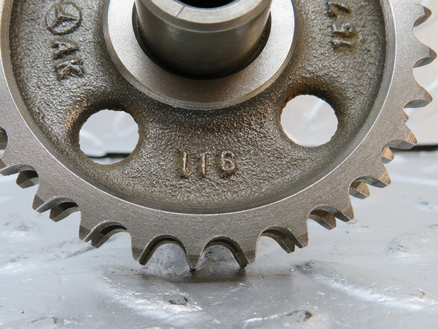 39935 Mercedes-Benz R107 350SL Camshaft Intermediate Timing Gear 1161570414