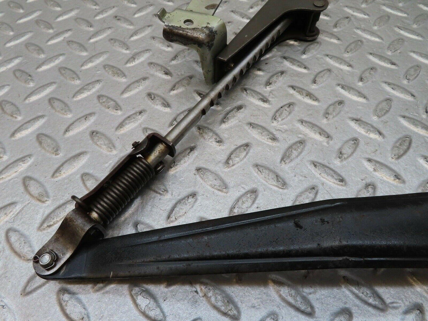 17036 Mercedes-Benz C123 280CE Coupe Handbrake Regulator