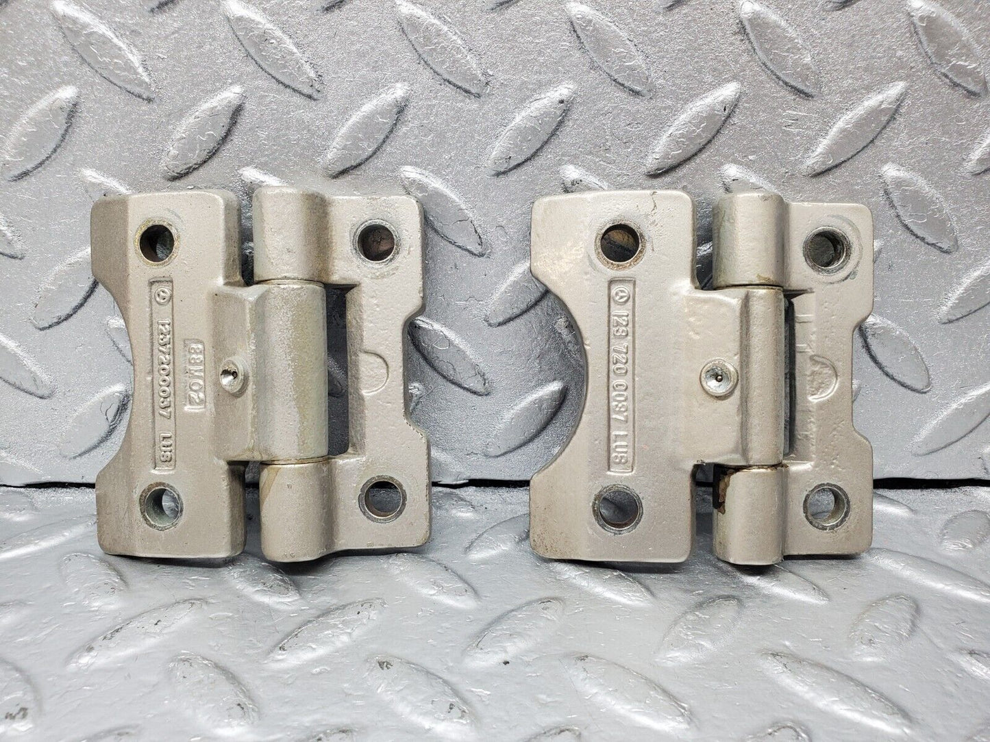 45552 Mercedes-Benz W126 420SE Door Hinge Pair Left Side 1237200037