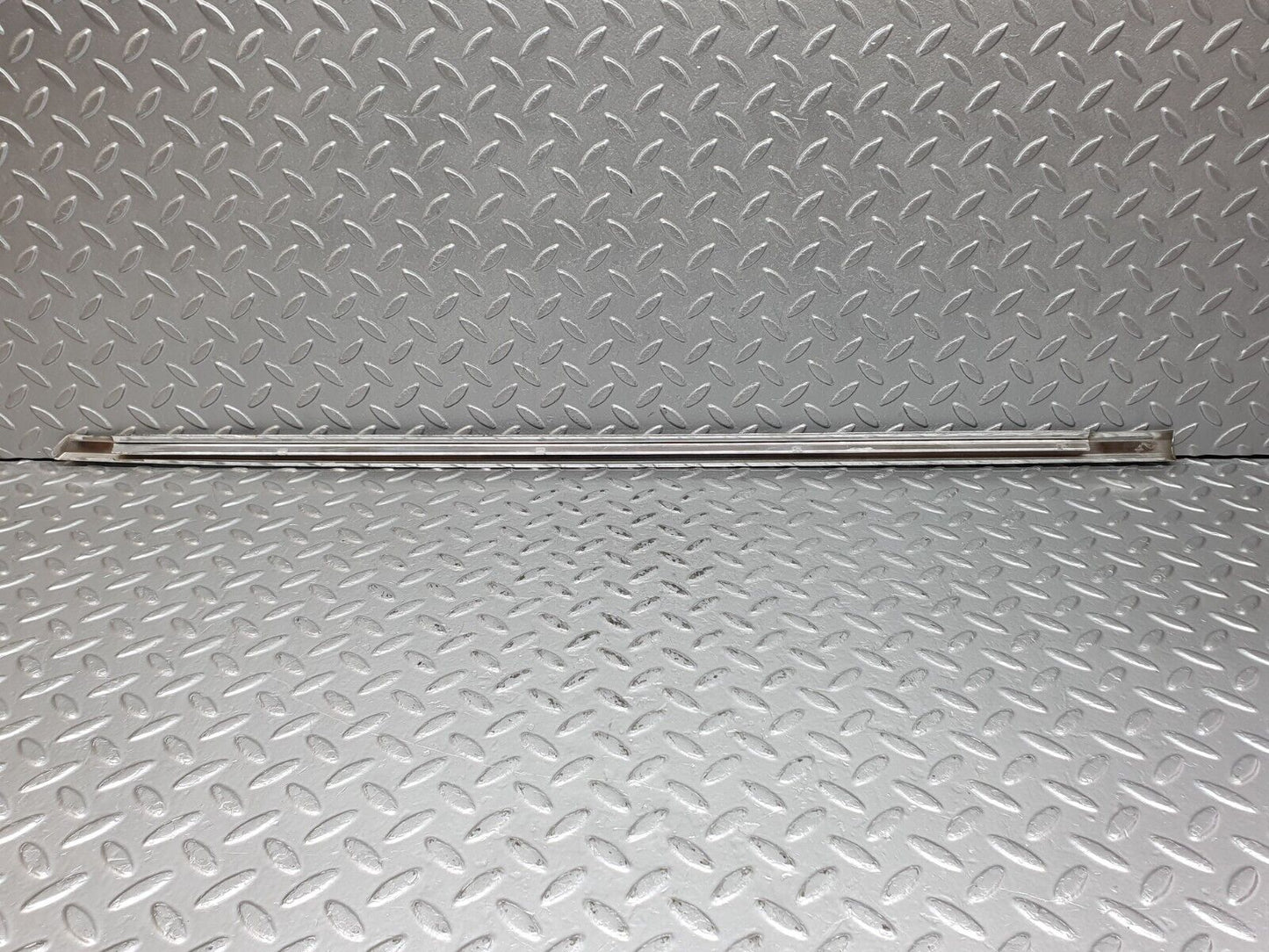 41189 Mercedes-Benz W126 300SE Front Right Door Chrome Moulding Trim