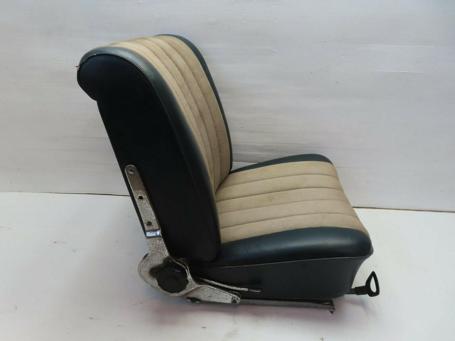 10670 Mercedes-Benz W108  Front Left Seat