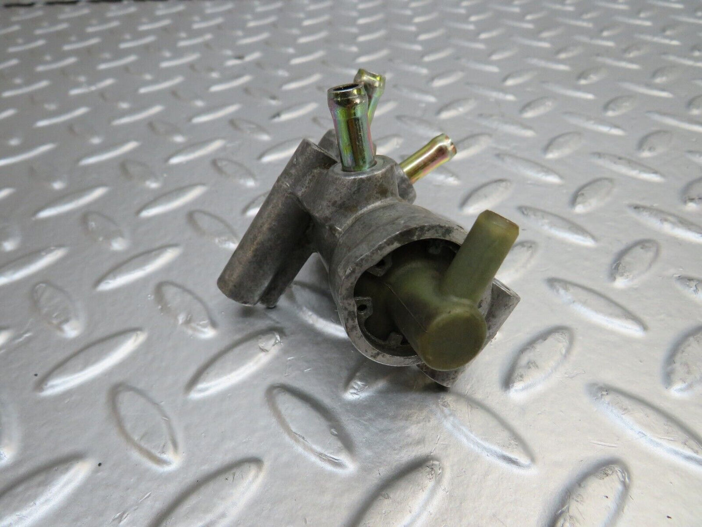 25393 Mercedes-Benz W201 190D Fuel Thermostat 6010700126