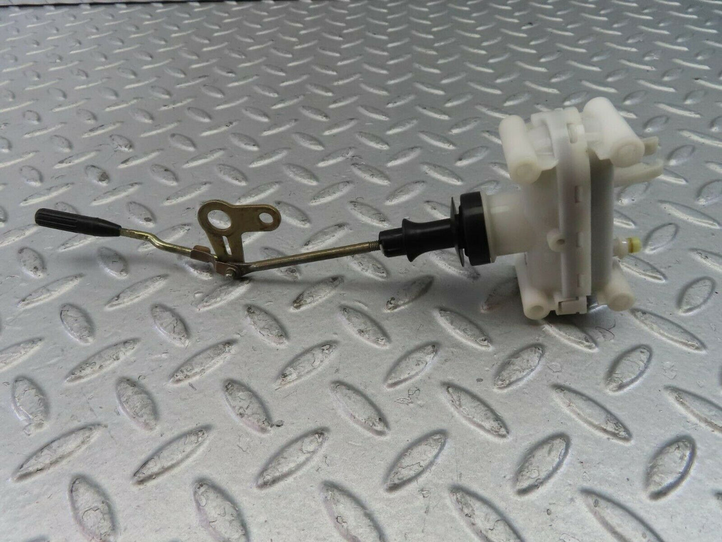 10361 Mercedes-Benz W201 190E Door Lock Vacuum Actuator Rear Right 2018050590