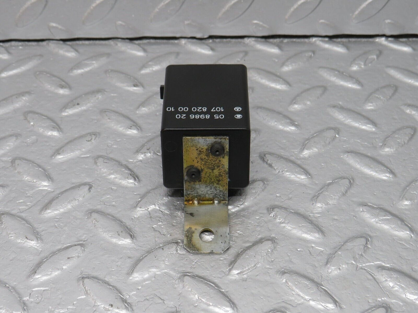 40685 Mercedes-Benz W123 300D Rear Heated Window Relay 1078200010 05898620