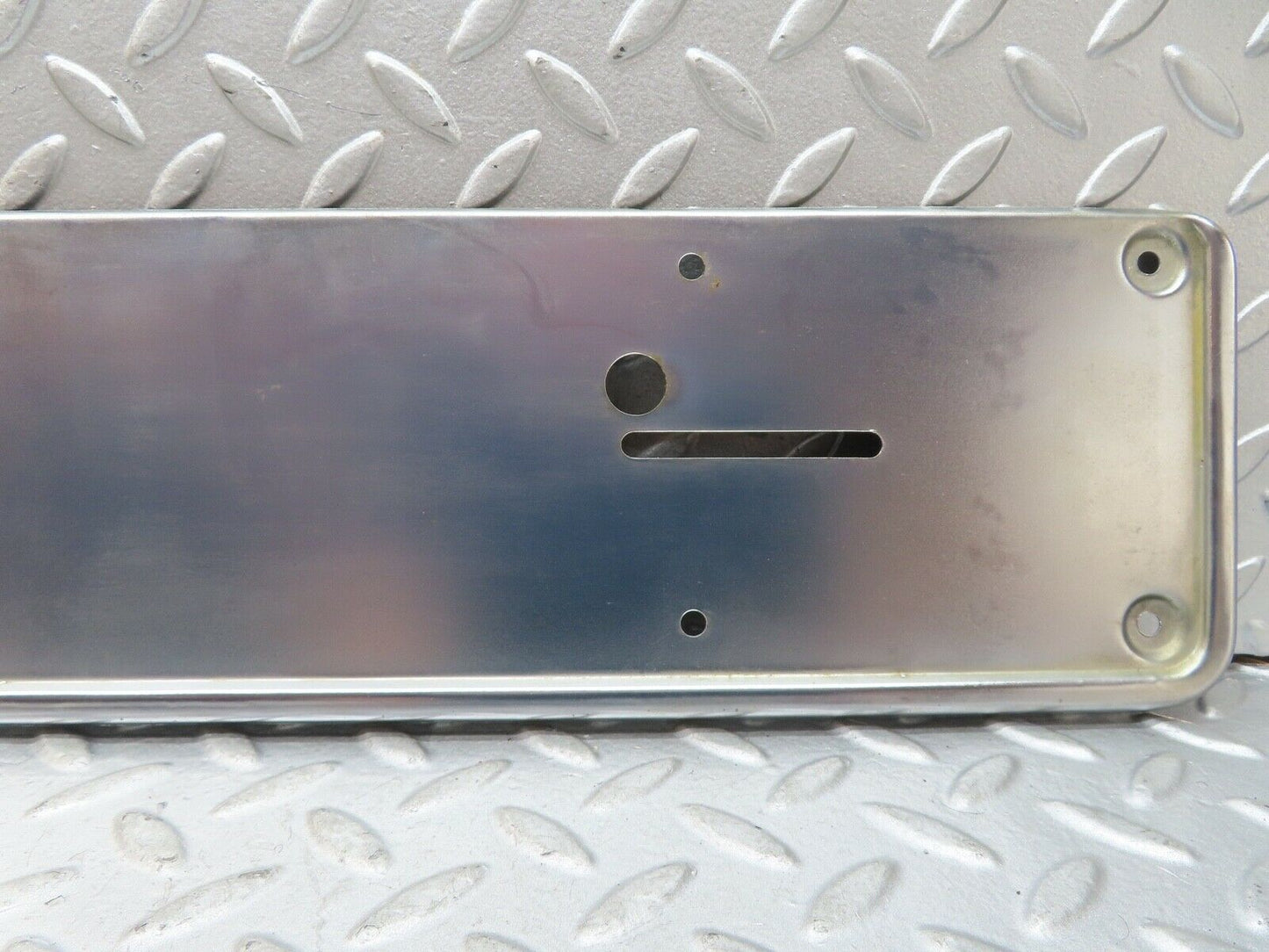 17674 Mercedes-Benz W116 450SEL  Rear number Plate Holder